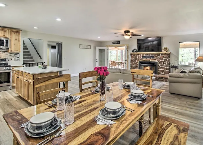 Family W/ Game Room! 32 Mi To Sunrise Holiday home