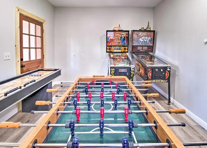 Family W/ Game Room! 32 Mi To Sunrise Holiday home